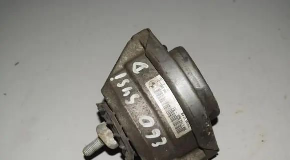 BMW 5 E60 E61 Engine mount bracket 6762608