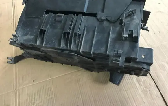 Opel Insignia A Battery box tray 13243606