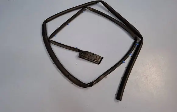 Renault Arkana Rear door rubber seal (on body) 828304773R