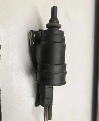 Renault Laguna I Windscreen/windshield washer pump 430702