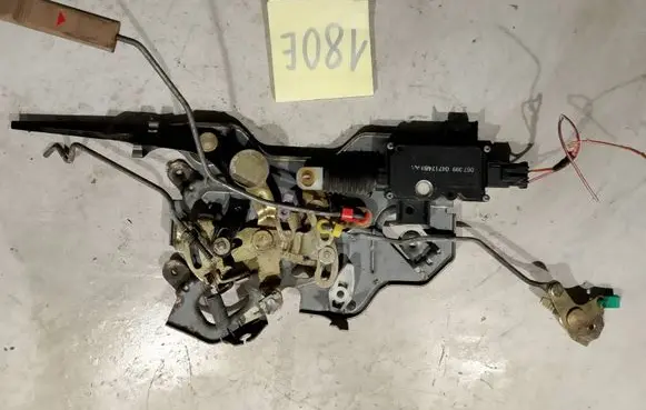 Chrysler Voyager Sliding door lock 04717489AA