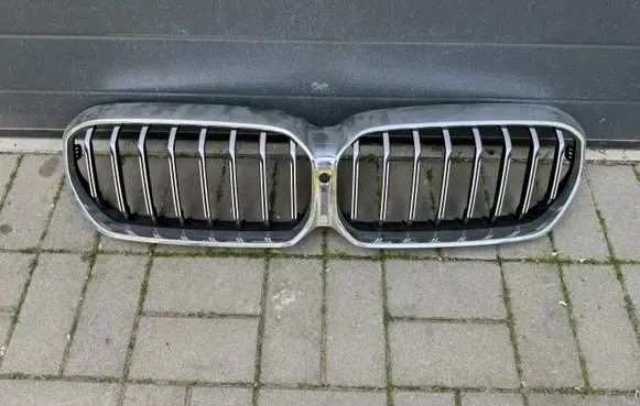 BMW 5 G30 G31 G38 Front bumper upper radiator grill 9464210