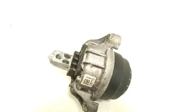 BMW 5 F10 F11 Engine mount bracket 6868302