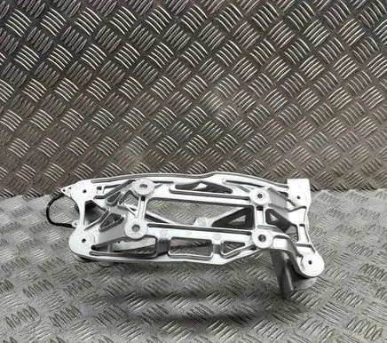 Volvo XC40 A/C compressor mount bracket 32352687