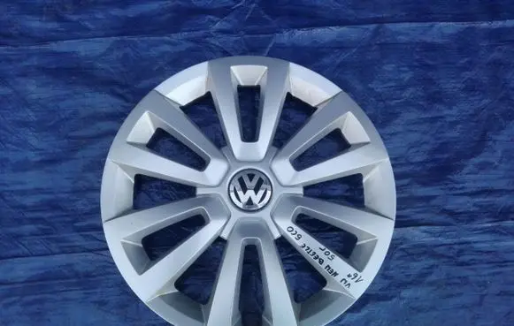 Volkswagen New Beetle R16 wheel hub/cap/trim 
