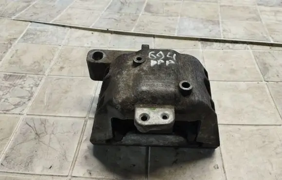 Volkswagen Golf IV Engine mount bracket 1J0199262