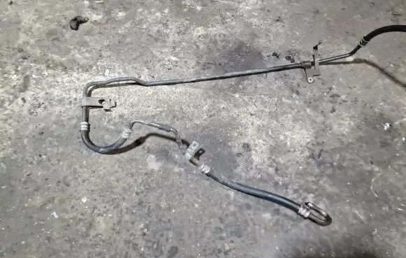 Volkswagen Tiguan Power steering hose/pipe/line