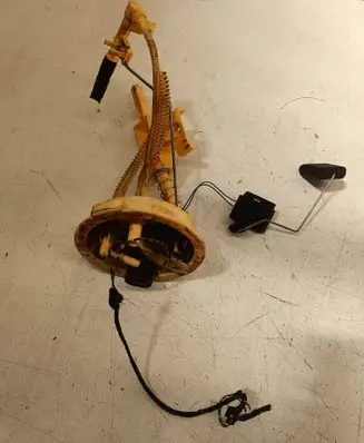 BMW 1 E81 E87 Fuel level sensor 