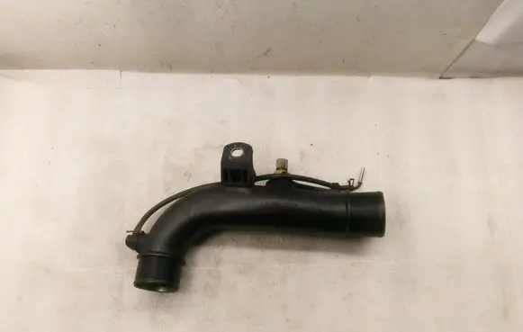 Toyota Avensis T250 Intercooler pipe mounting bracket 173620R011 173620R010 8942460010