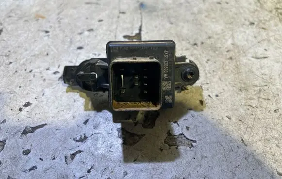 Glow plug pre-heat relay