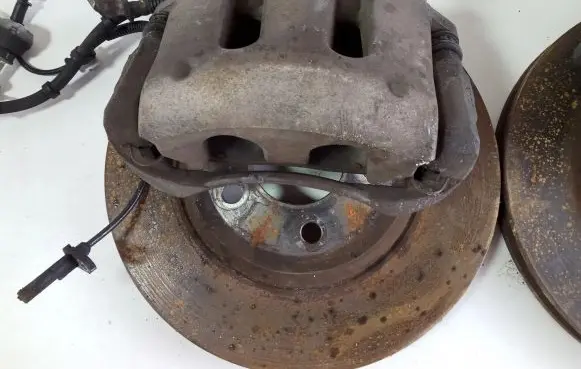 Ford Mustang V Front brake caliper BR33-2B119-BD
