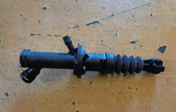 Renault Clio IV Clutch master cylinder