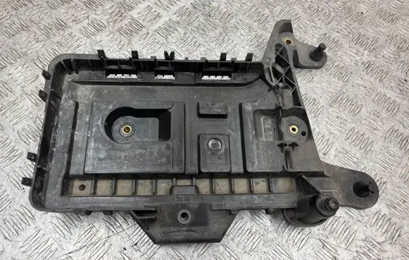 Volkswagen Golf VI Battery tray 1K0915333