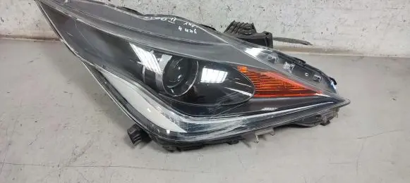 Toyota Aygo AB40 Headlight/headlamp 56498575