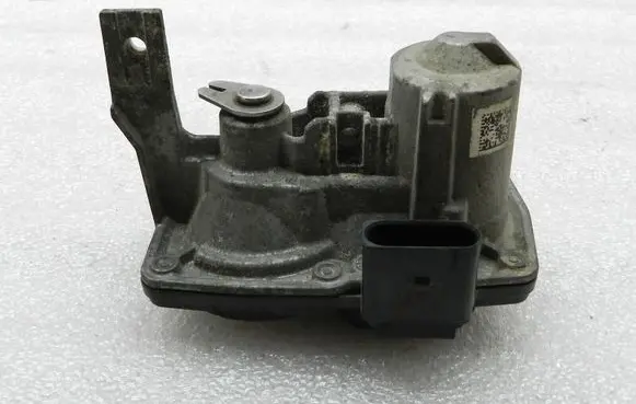Volkswagen Tiguan Throttle body valve 5Q0253691K 5Q0253691