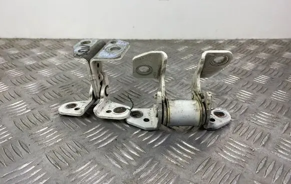Rear door hinge set