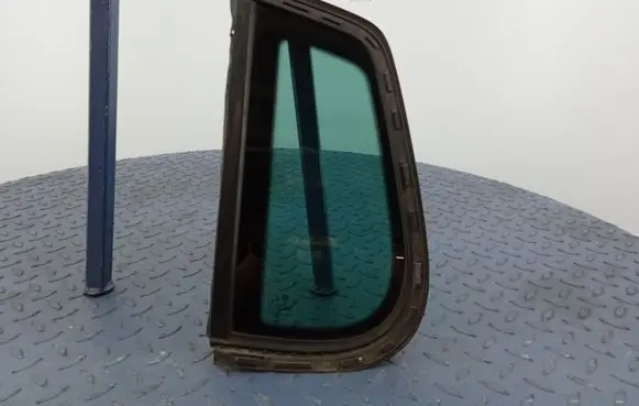 Volkswagen Tiguan Rear side window 5N0845041S
