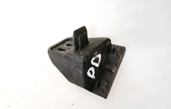 Hyundai Sonata Front bumper mounting bracket 865583k000
