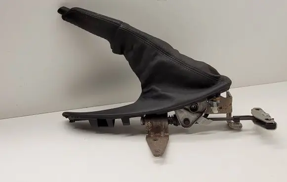 Handbrake/parking brake lever assembly