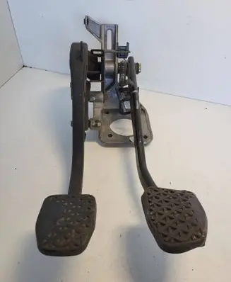 BMW X3 E83 Brake pedal 35112229128