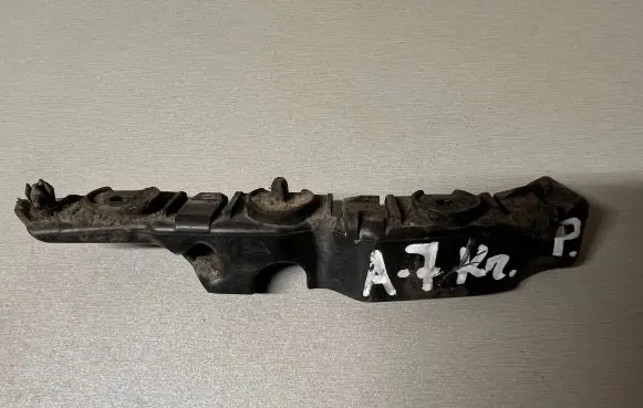 Audi A3 S3 A3 Sportback 8P Front bumper mounting bracket 8P0807183A
