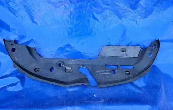 Engine bonnet/hood lock trim molding