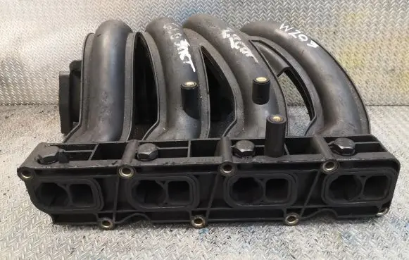 Mercedes-Benz C W203 Intake manifold 6110903537 A6110903537