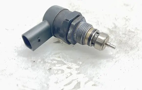 Mercedes-Benz E W211 Fuel pressure regulator A6110780449