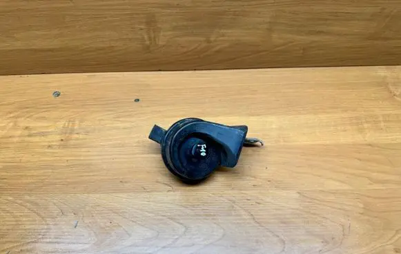 BMW 5 F10 F11 Horn signal 703881157 024148