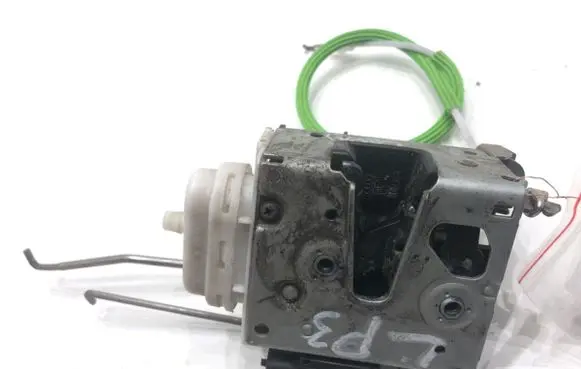 Audi A3 S3 8L Front door lock