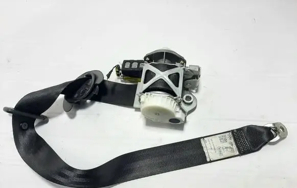Volkswagen Jetta VI Front seatbelt 5C6857705A