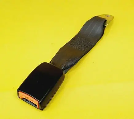 Suzuki Swift I Rear seatbelt buckle