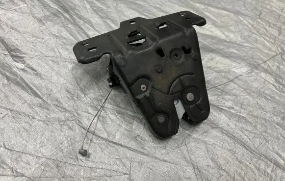 Volvo S60 Tailgate/trunk/boot lock/catch/latch 32131356