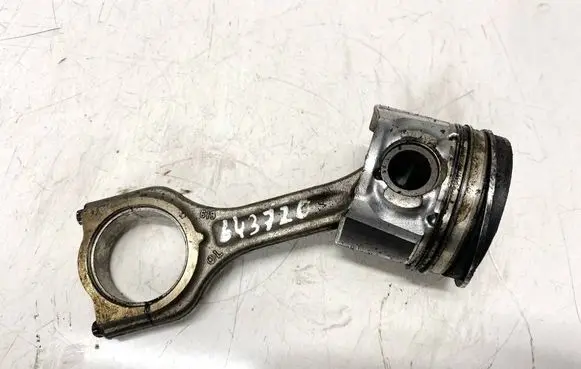 Peugeot 308 Piston with connecting rod