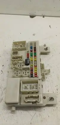 Mazda 3 I Fuse module 66730C 05001744