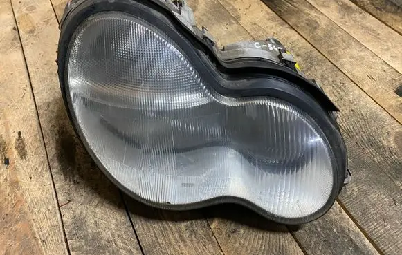 Mercedes-Benz C W203 Headlight/headlamp A2038200261