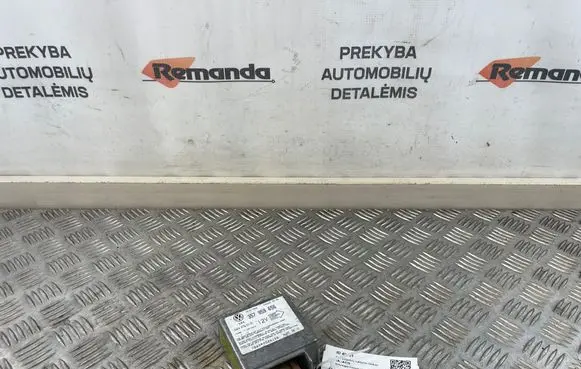 Volkswagen PASSAT B4 Airbag control unit/module 357959656