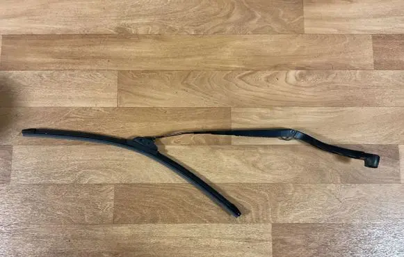 Opel Insignia A Front wiper blade arm 13227398