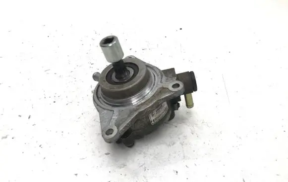Nissan Navara D40 Vacuum pump 14650EB300 X2T56671A