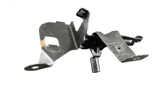 Volkswagen Touareg I Fuel filter bracket/mount holder 7L6127224B