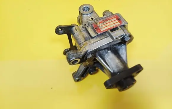 BMW 3 E36 Power steering pump 1141516