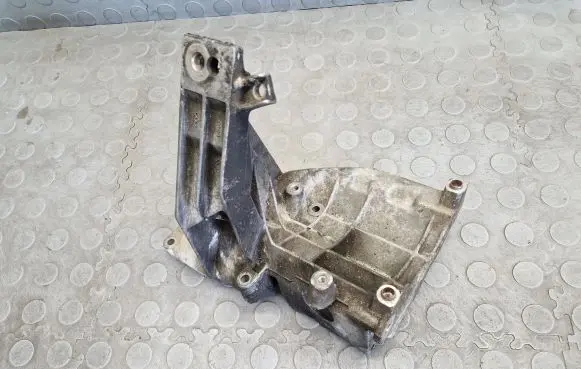 BMW 7 E38 Engine mounting bracket 1433564
