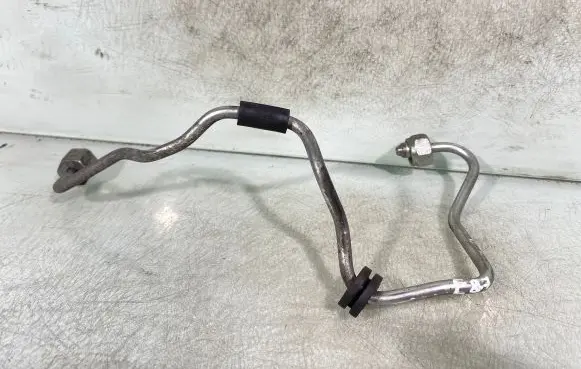 BMW 1 E81 E87 Fuel injector supply line/pipe 