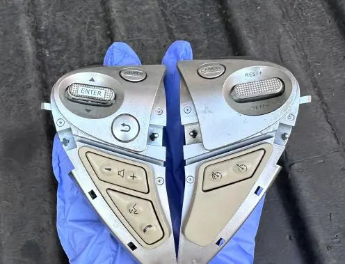 Infiniti FX Steering wheel buttons/switches 1208B
