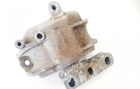 Volkswagen Touran I Engine mount bracket 1k0199262