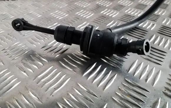 Nissan Juke I F15 Clutch master cylinder