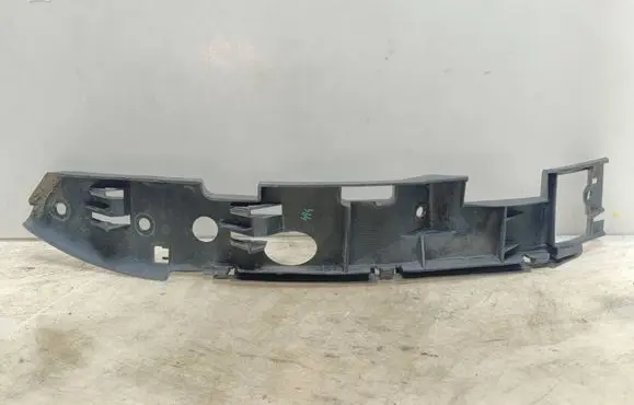 Volkswagen Touareg I Front bumper mounting bracket 7L6807183C