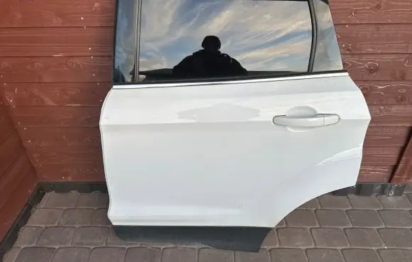 Ford Escape III Rear door
