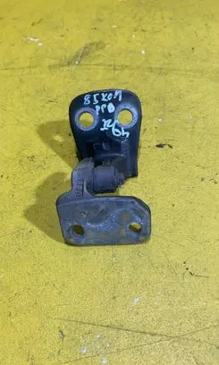 Land Rover Range Rover L322 Front door lower hinge 186KM