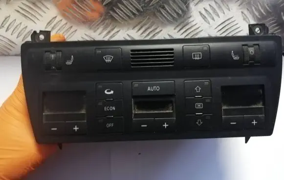 Audi A4 S4 B6 8E 8H Climate control unit 4B0820043J 5HB00760418 D640000